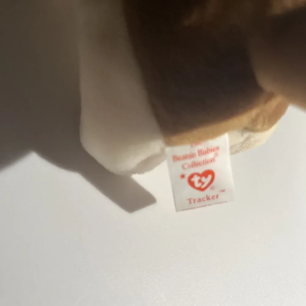 VTG Beanie Baby, Tracker Hound Dog, Brown and white with all tags